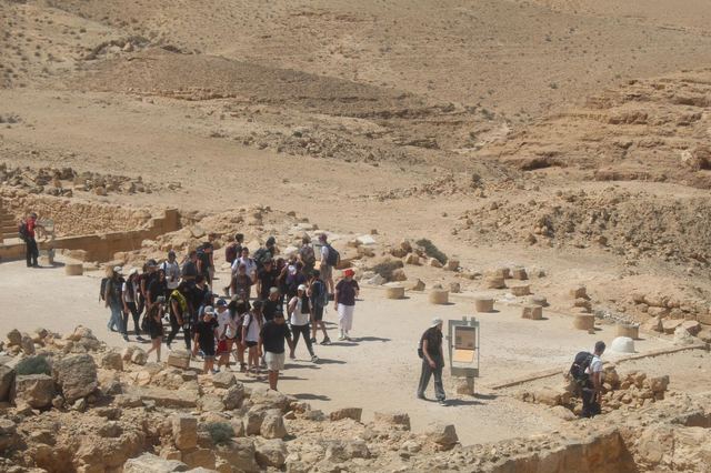 תלמידים במסע שנתי בטבע